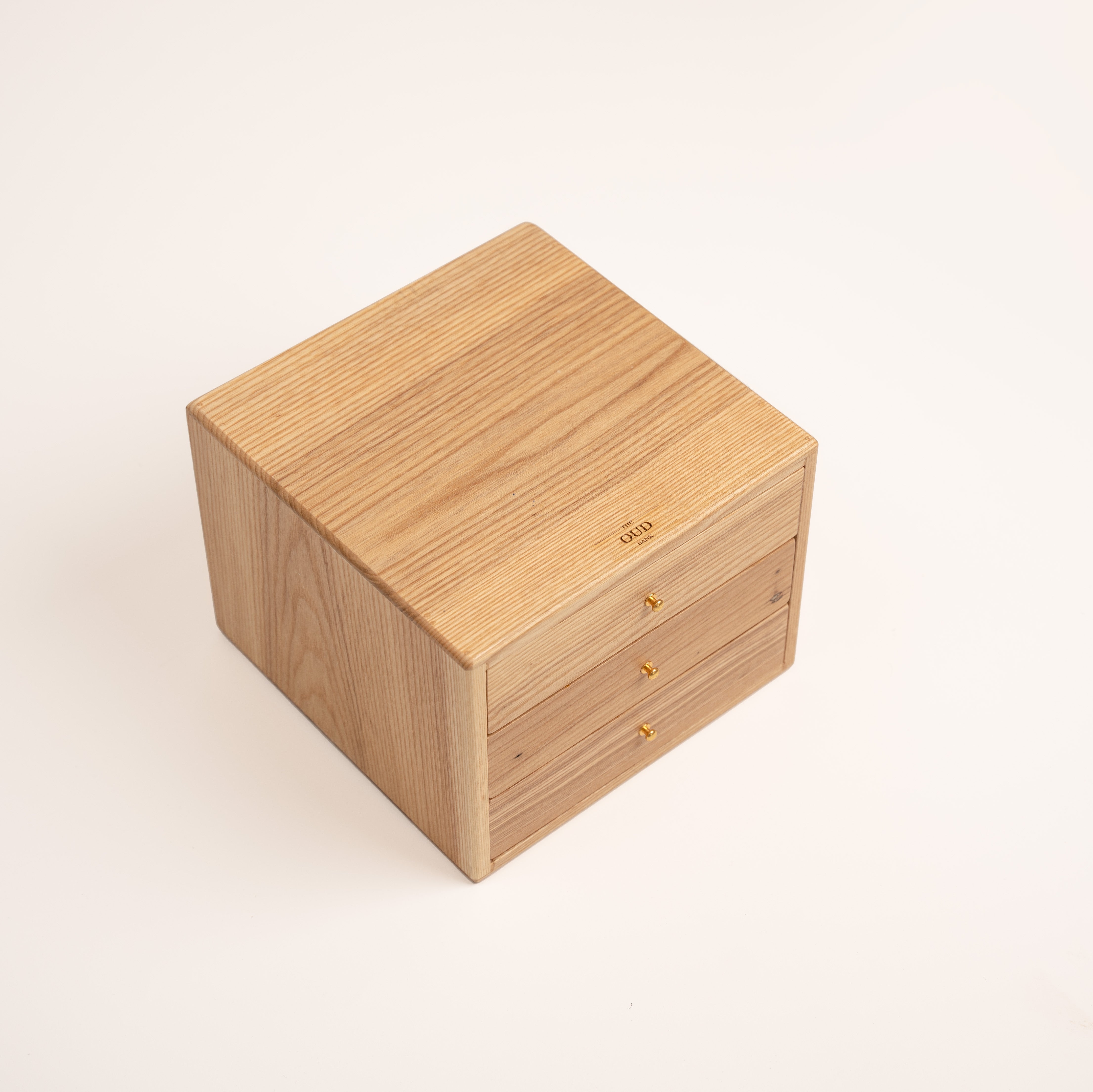 OUD CABINET